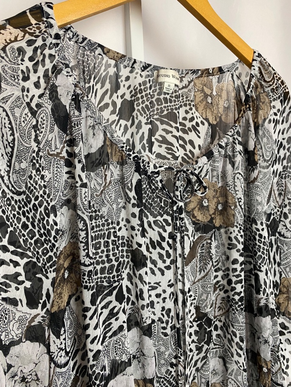 Studio Works Womenʻs Sheer Lightweight Paisley Floral Animal Print Blouse XL - Picture 3 of 7